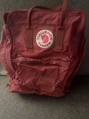 Fjallraven Kånken Backpack in Burgundy Red